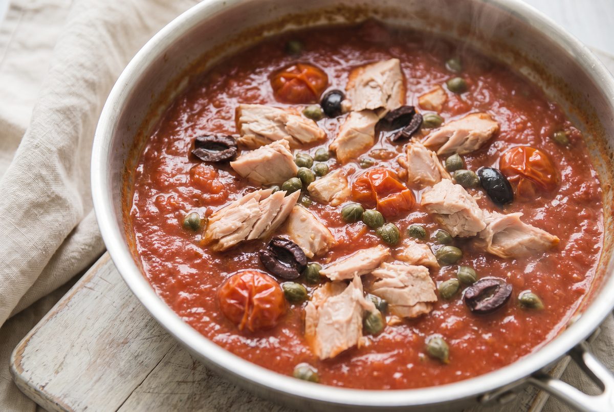 Tomato sauce thickened with large flakes of tuna, capers and torn black olives